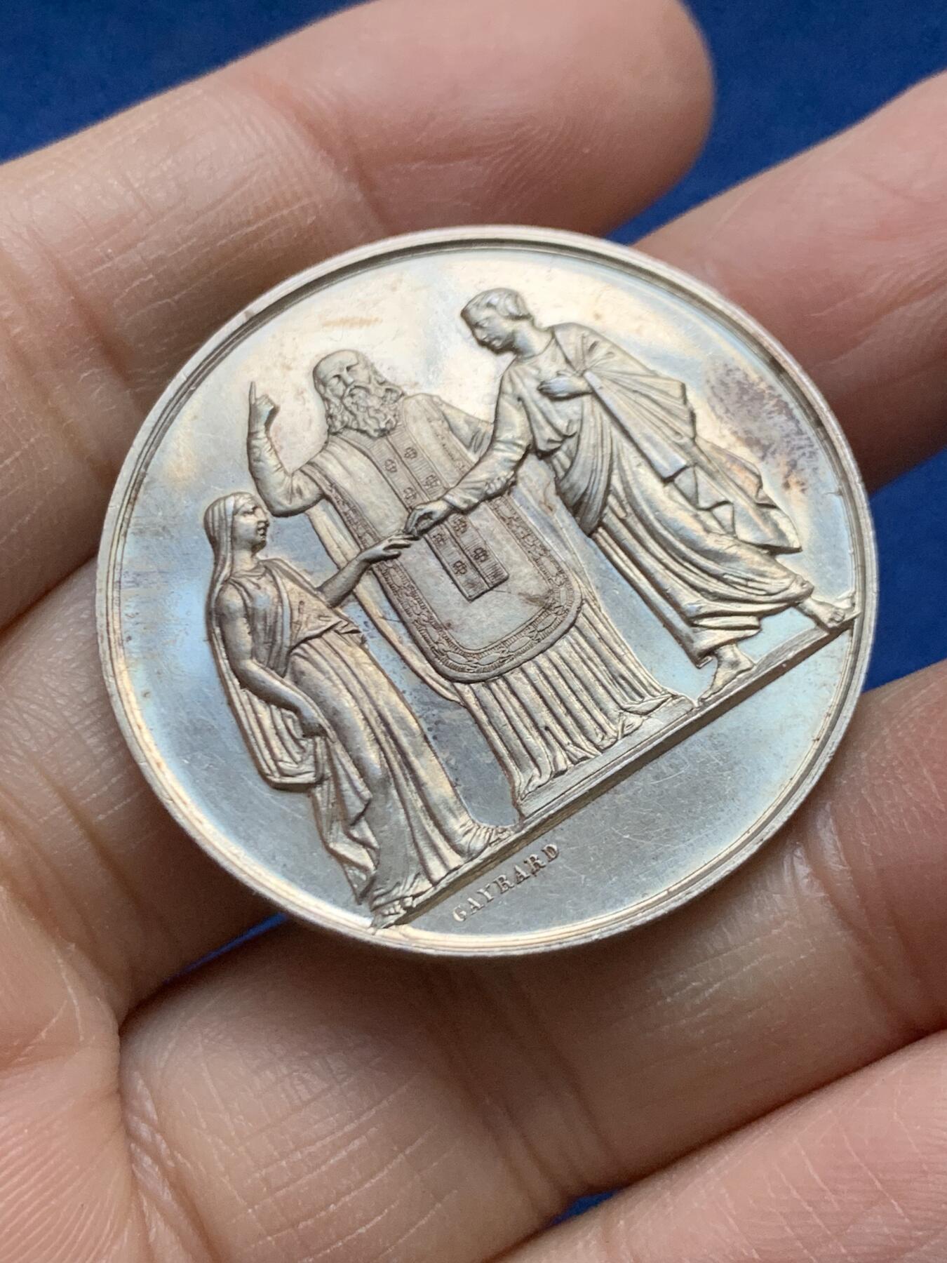 《竞宝斋》第458场 周日，周一，周二   3场连拍 （全场包邮）欢迎送拍 法国婚姻与爱情纪念银章，21.72g，36.5mm，蜜蜂边铭