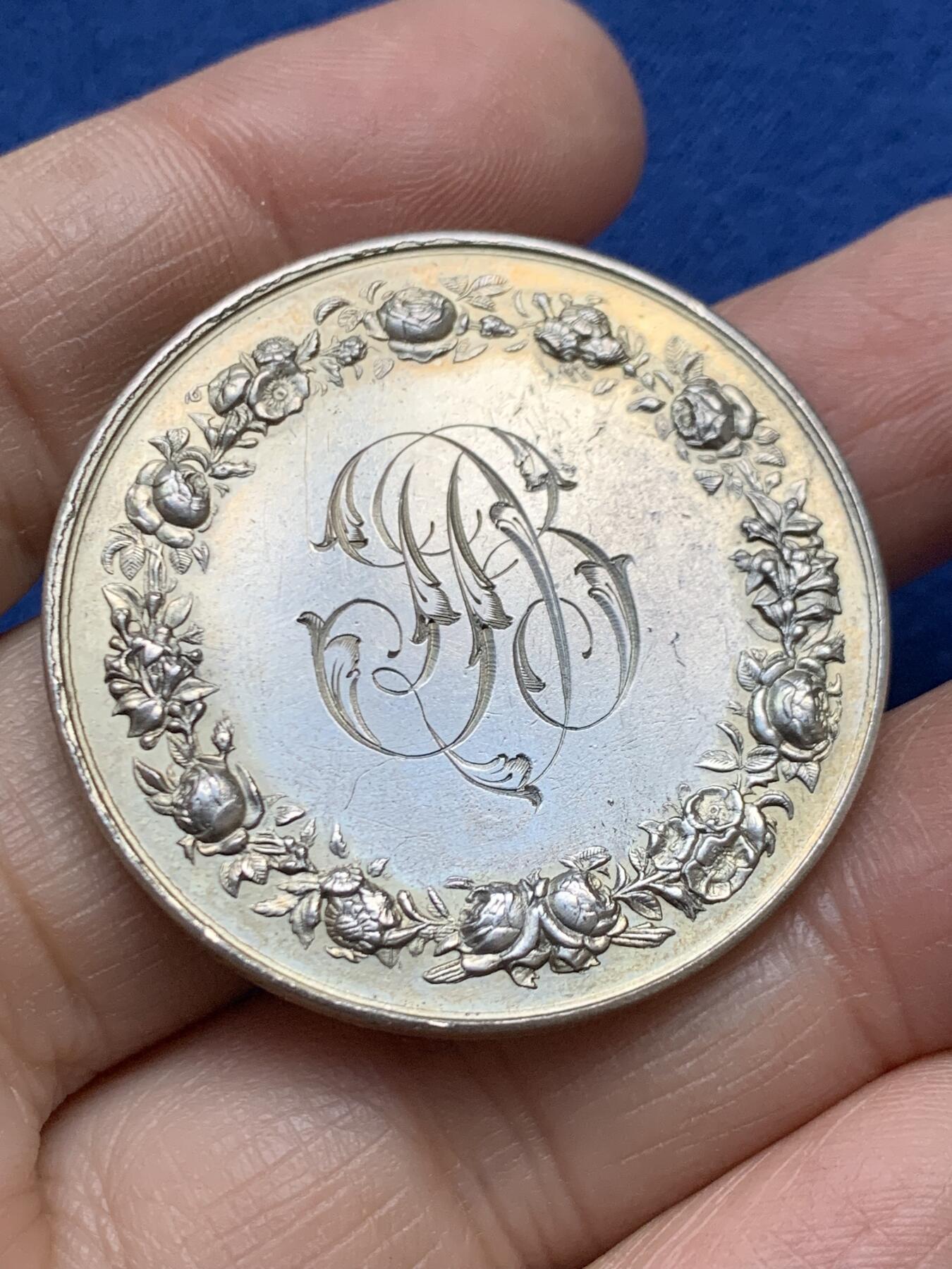 《竞宝斋》第458场 周日，周一，周二   3场连拍 （全场包邮）欢迎送拍 法国婚姻与爱情纪念银章，24.9g，39.2mm，丰饶角边铭