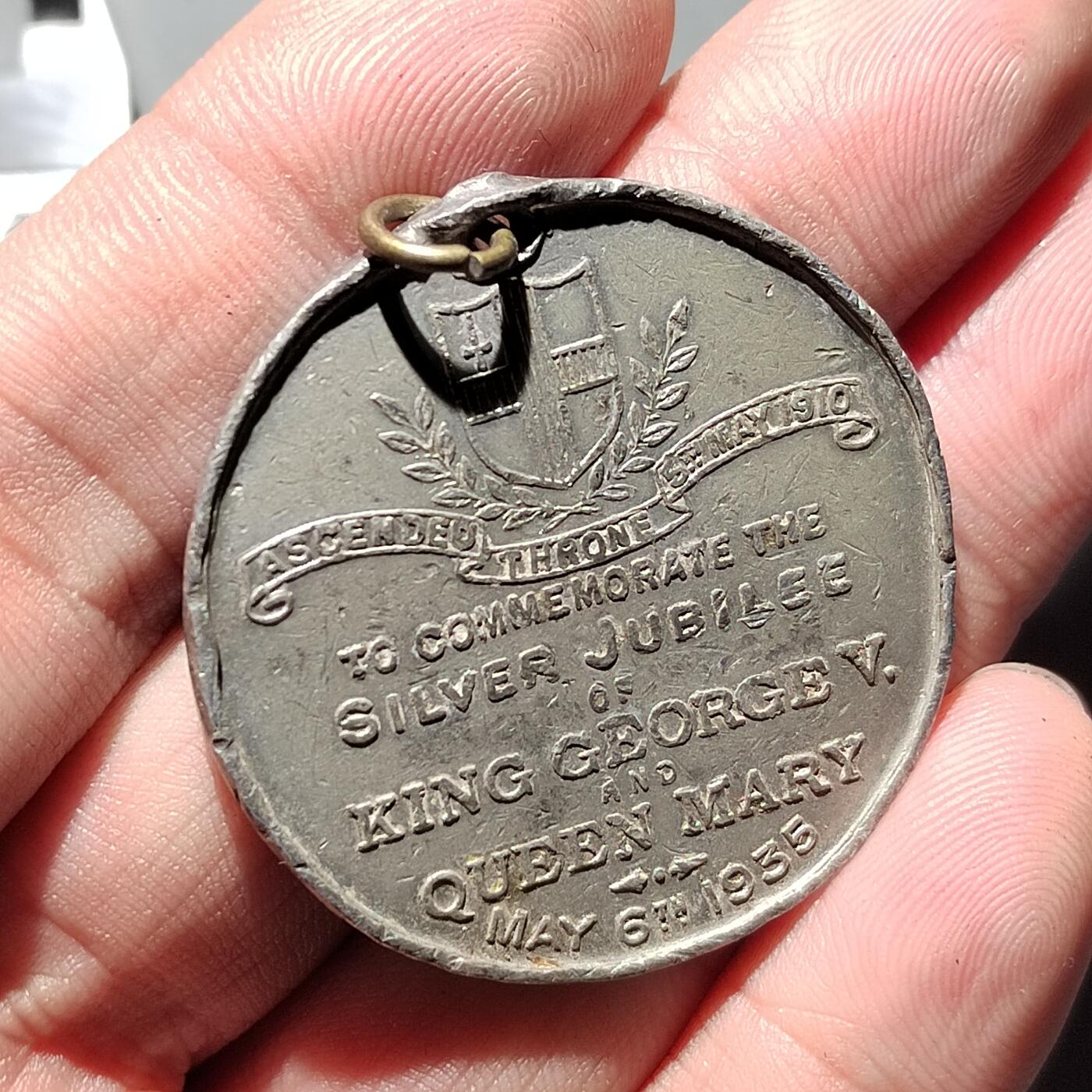 PCAI钱币  14-709  纪念章专场 1935年英国男王锡制纪念章