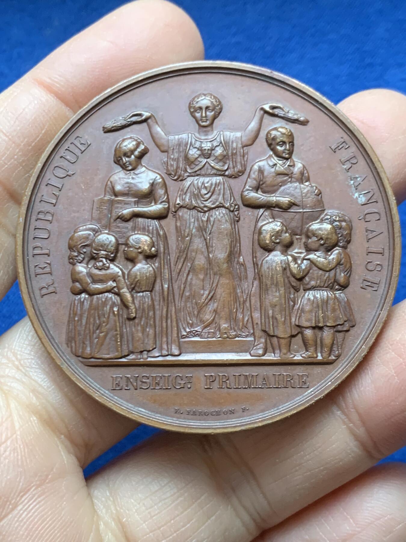 《竞宝斋》第458场 周日，周一，周二   3场连拍 （全场包邮）欢迎送拍 法国初等教育铜章，63.65g，51mm，丰饶角边铭