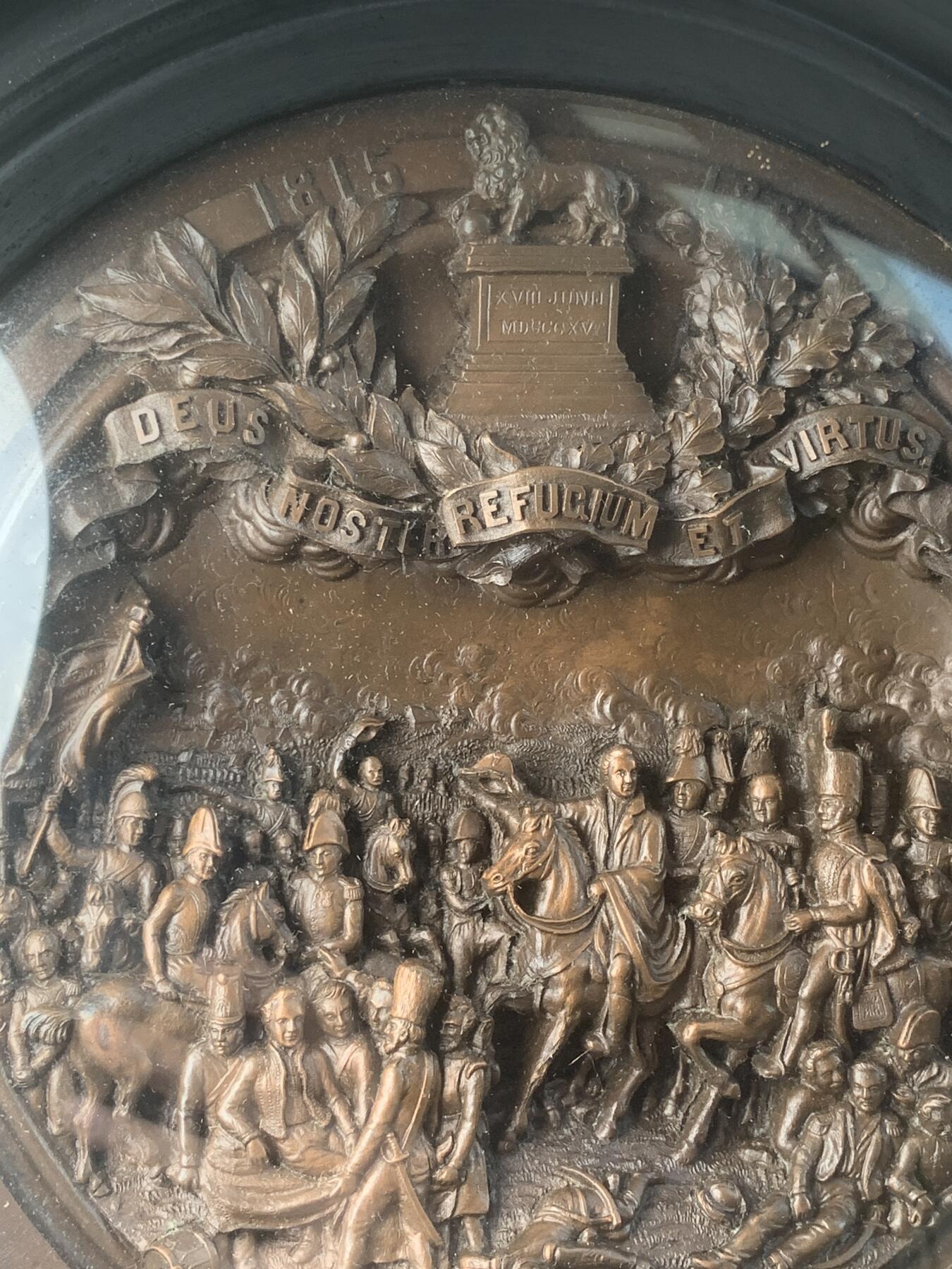 掌中浮雕-藏着的欧洲第049场 1865年尼德兰纪念滑铁卢战役胜利五十周年浮雕铜板挂件，外框约26.5厘米，铜板约18厘米（因镶嵌在木框内，铜板尺寸不能精确）