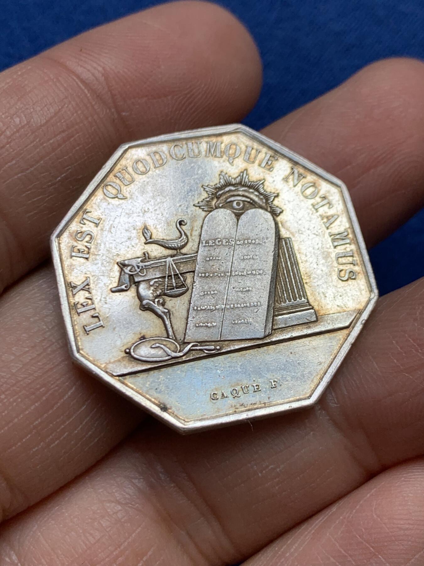 《竞宝斋》第458场 周日，周一，周二   3场连拍 （全场包邮）欢迎送拍 法国八角银质代币，欧赛尔公证人协会，12.95g，30.4mm，油灯边铭