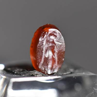 【良泉】【春节前最后一场】2月5日晚19.30点开拍！208组，本场结束后预存钱币的朋友请告知，将连同本场拍品一起邮寄，预祝诸位春节愉快！ - 公元 1–3 世纪【古罗马】简化神像，红色玛瑙微雕戒面印章