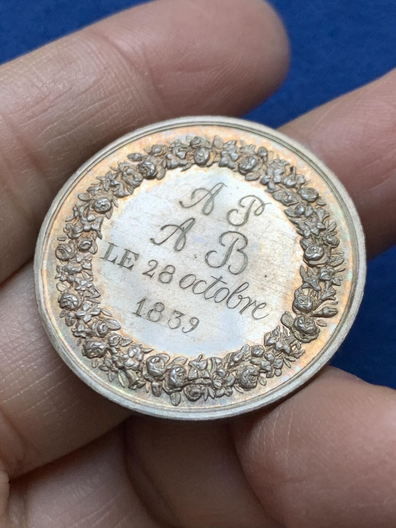 《竞宝斋》第458场 周日，周一，周二   3场连拍 （全场包邮）欢迎送拍 法国结婚纪念银章，14.25g，32.8mm，油灯边铭