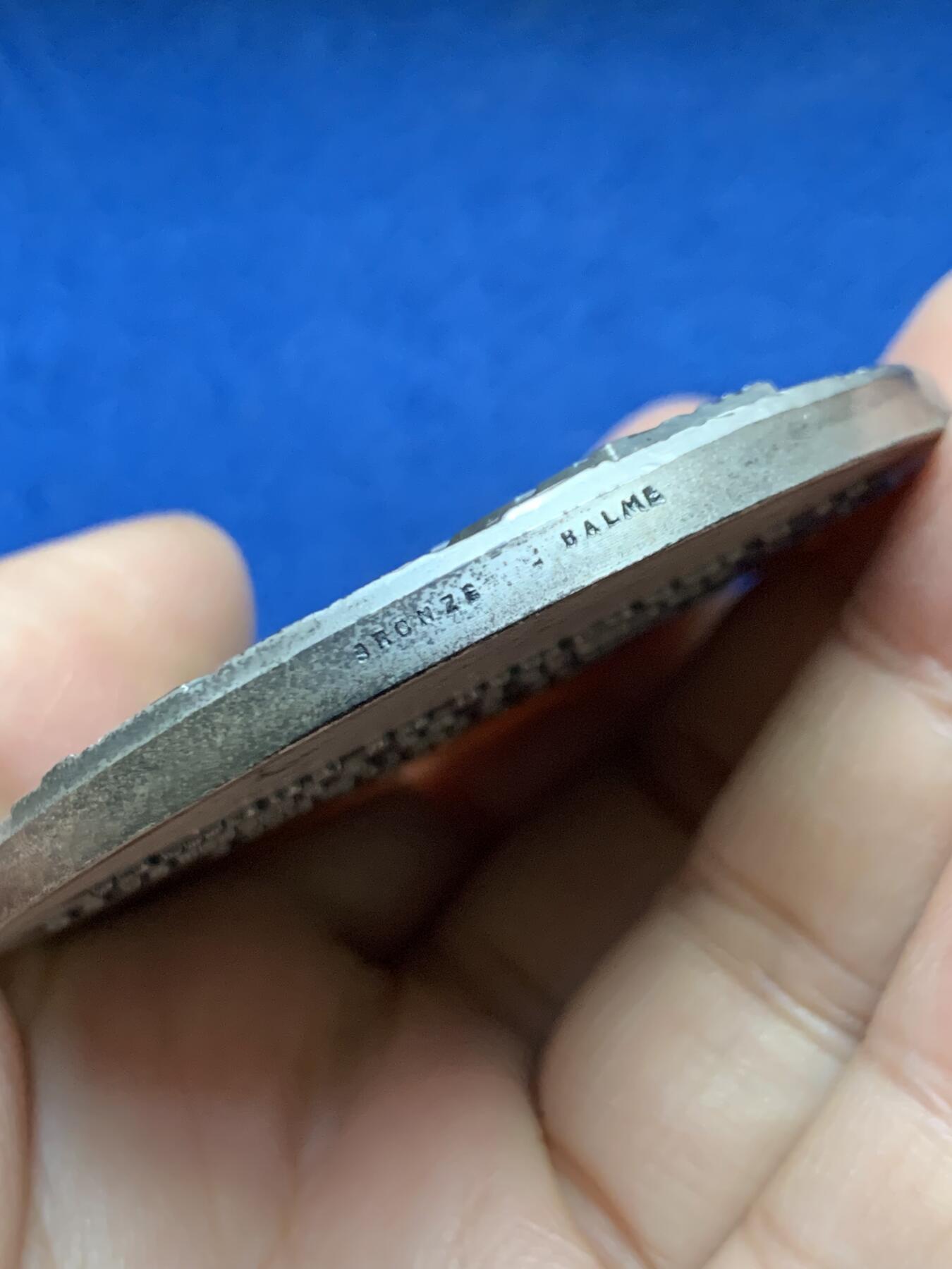 《竞宝斋》第458场 周日，周一，周二   3场连拍 （全场包邮）欢迎送拍 法国索米尔工商会成立一百周年镀银铜章，140.8g，64.6mm，边铭：铜标+BALME