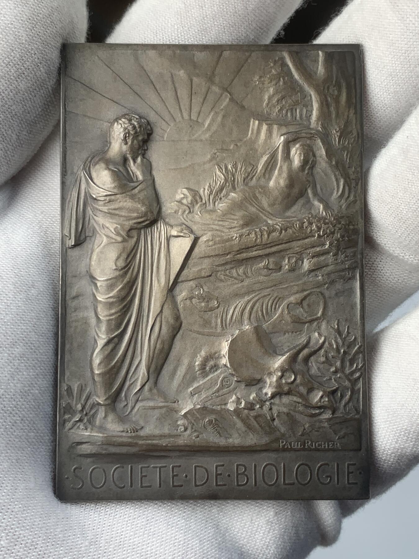 掌中浮雕-藏着的欧洲第049场 “法国生物协会成立五十周年”镀银铜章 ，72mm*48mm，原盒