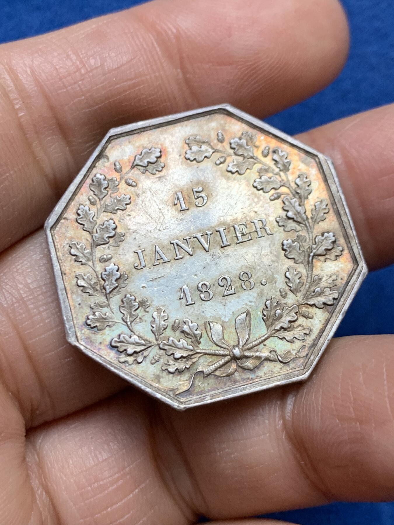 《竞宝斋》第458场 周日，周一，周二   3场连拍 （全场包邮）欢迎送拍 法国八角银质代币，巴黎交通运输推广公司，18.7g，31.7mm，1842-1845船首边铭，厚重