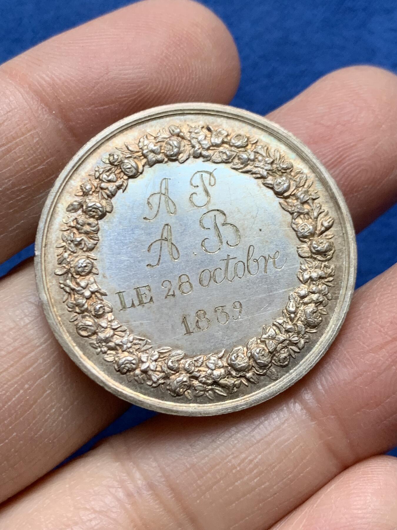 《竞宝斋》第458场 周日，周一，周二   3场连拍 （全场包邮）欢迎送拍 法国结婚纪念银章，14.25g，32.8mm，油灯边铭