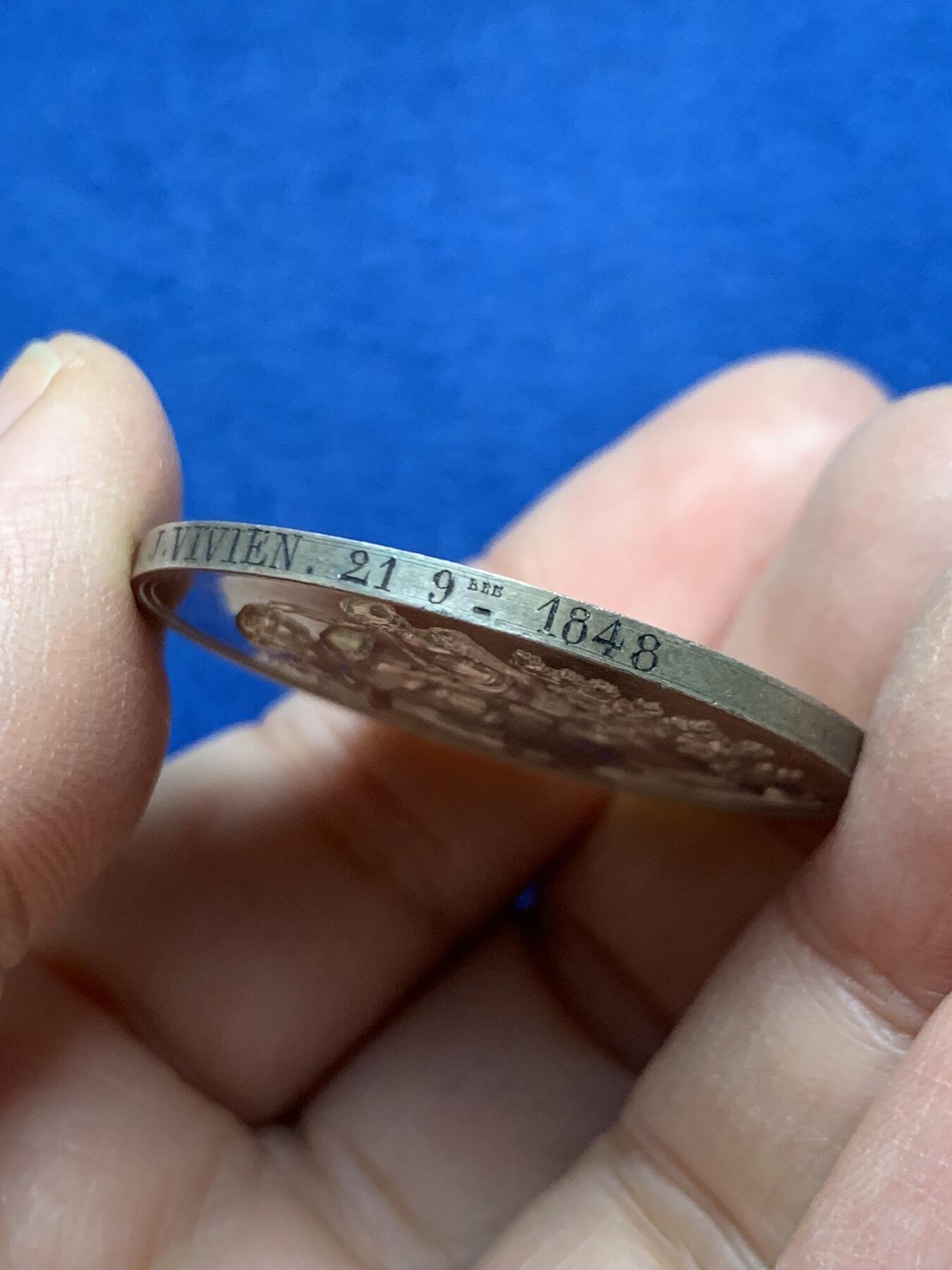 《竞宝斋》第458场 周日，周一，周二   3场连拍 （全场包邮）欢迎送拍 法国结婚纪念银章，23.76g，39mm，手指边铭