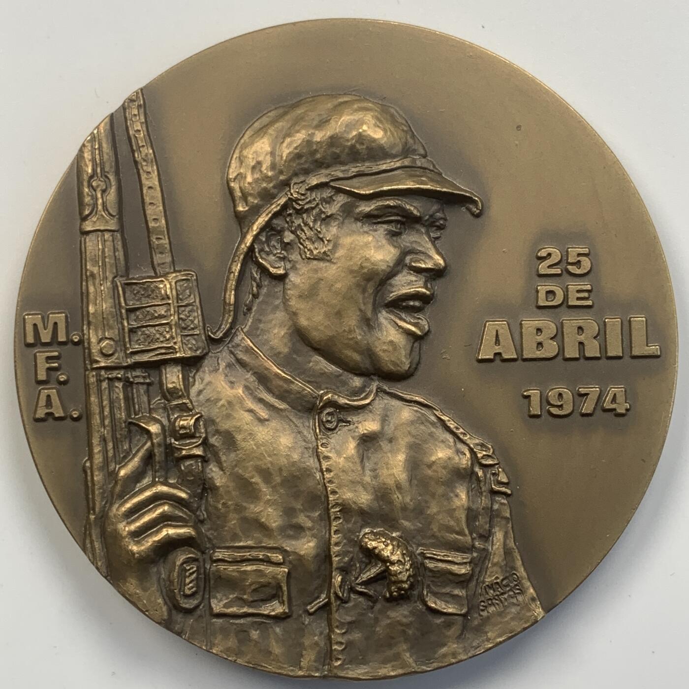 掌中浮雕-藏着的欧洲第049场 1974年葡萄牙民主共和国纪念铜章，80mm，197g