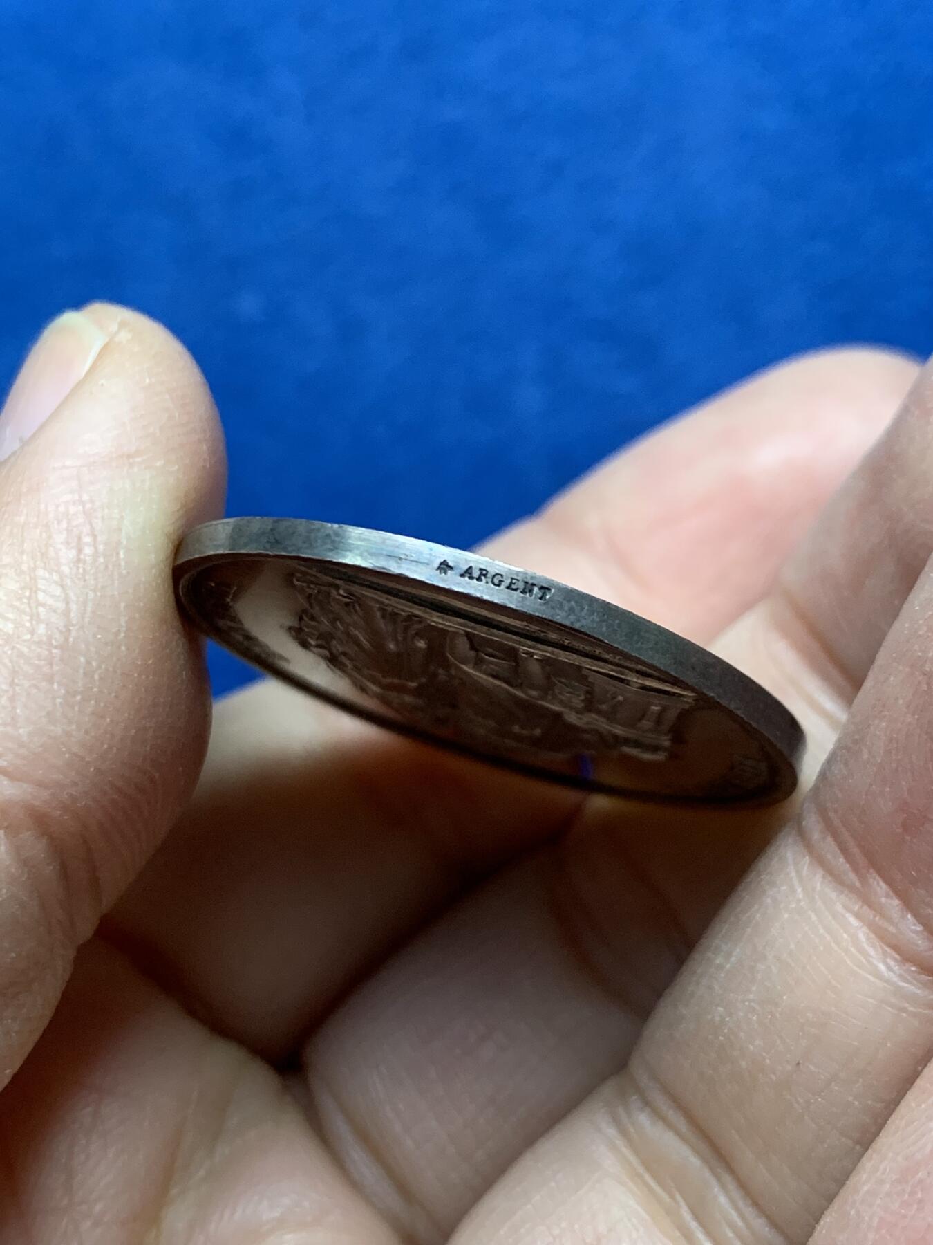 《竞宝斋》第458场 周日，周一，周二   3场连拍 （全场包邮）欢迎送拍 法国结婚纪念银章，15.63g，33.5mm，蜜蜂边铭