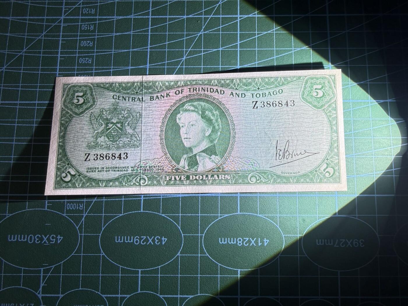 【炜奕收藏】，第五十七期，英联邦女王专场 1964年特立尼达和多巴哥5元，品相如图，补号冠，戎装女王像，少见品种