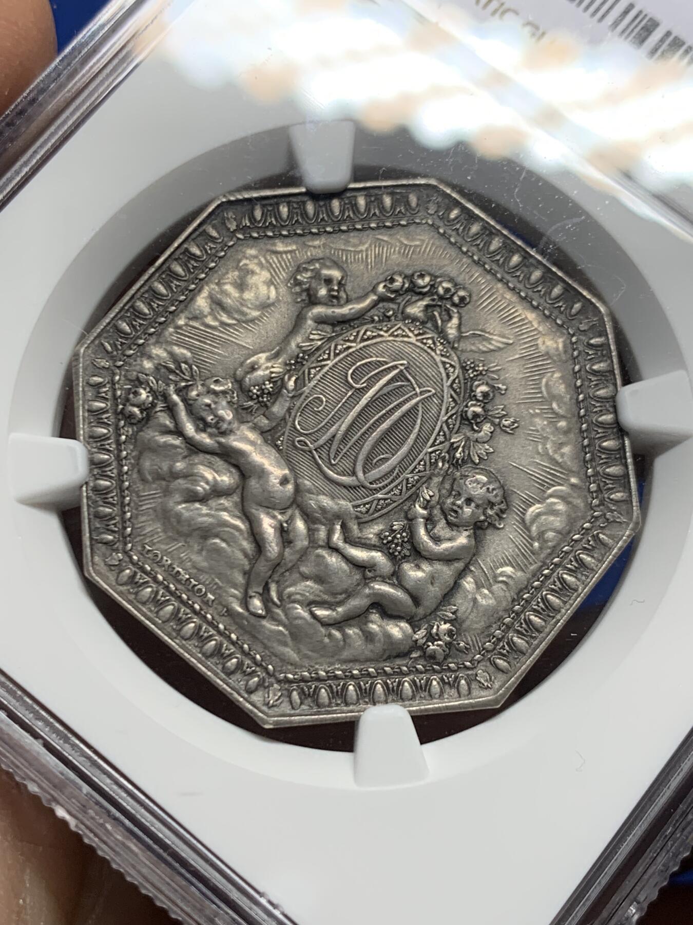 《竞宝斋》第458场 周日，周一，周二   3场连拍 （全场包邮）欢迎送拍 NGC-MS64 法国名誉品三个小天使皇家婚姻八角银质代币