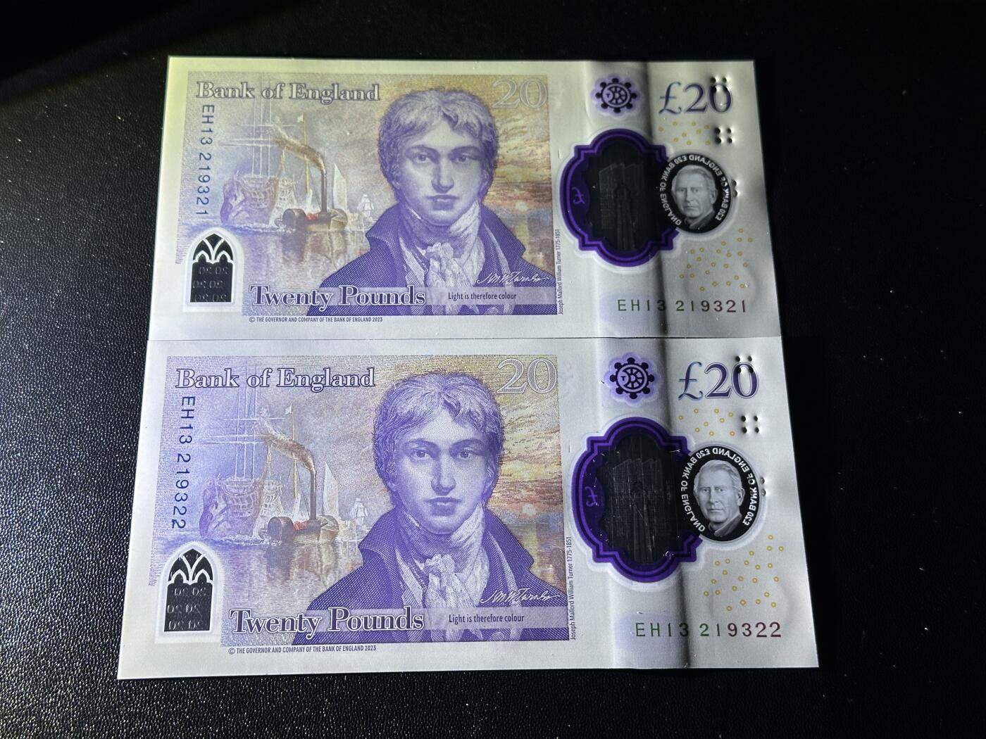 《外钞收藏家》第六百零二期（精品场）（本平台长期征集拍品、欢迎藏友们联系合作） 2023年最新版英国查尔斯版20镑 全新UNC 全新UNC 2连号 无47