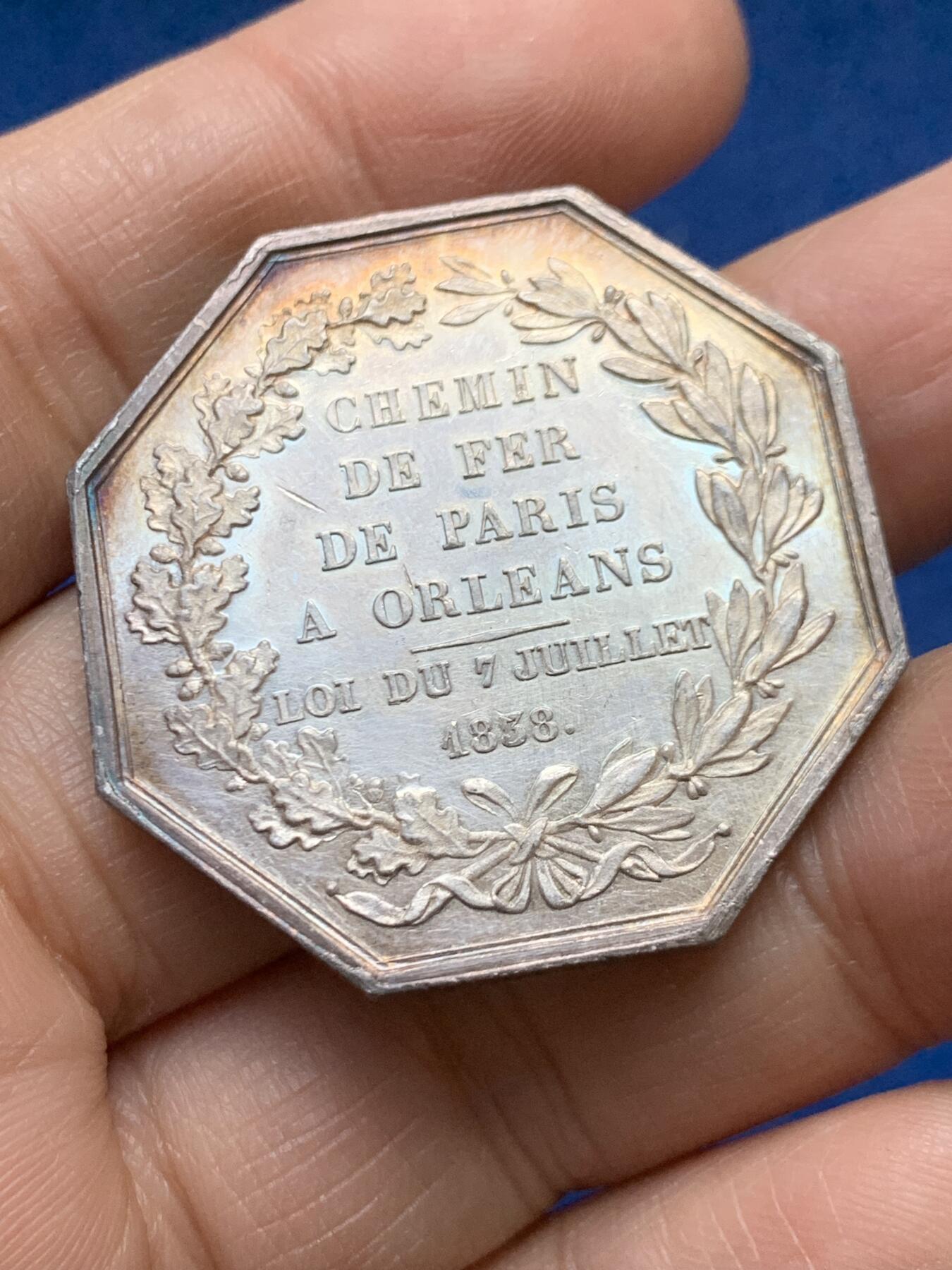 《竞宝斋》第458场 周日，周一，周二   3场连拍 （全场包邮）欢迎送拍 法国八角银章，巴黎-奥尔良铁路通行纪念，23.15g，36.4mm，蜜蜂边铭