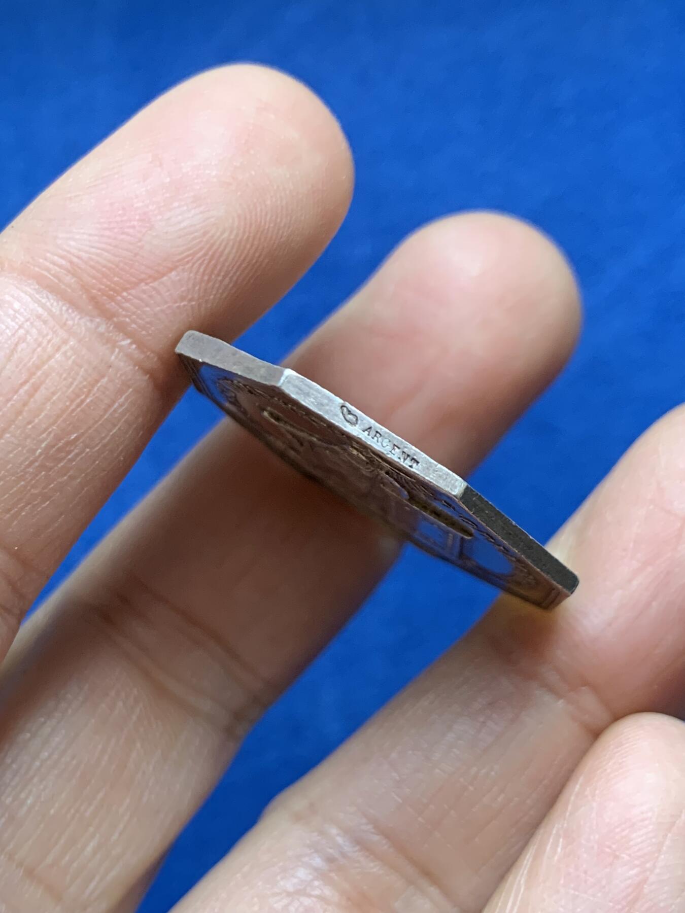 《竞宝斋》第458场 周日，周一，周二   3场连拍 （全场包邮）欢迎送拍 法国1832年奥尔良卢瓦雷省储蓄银行八角银质代币，丰饶角AR边铭，12.52克，30.6mm