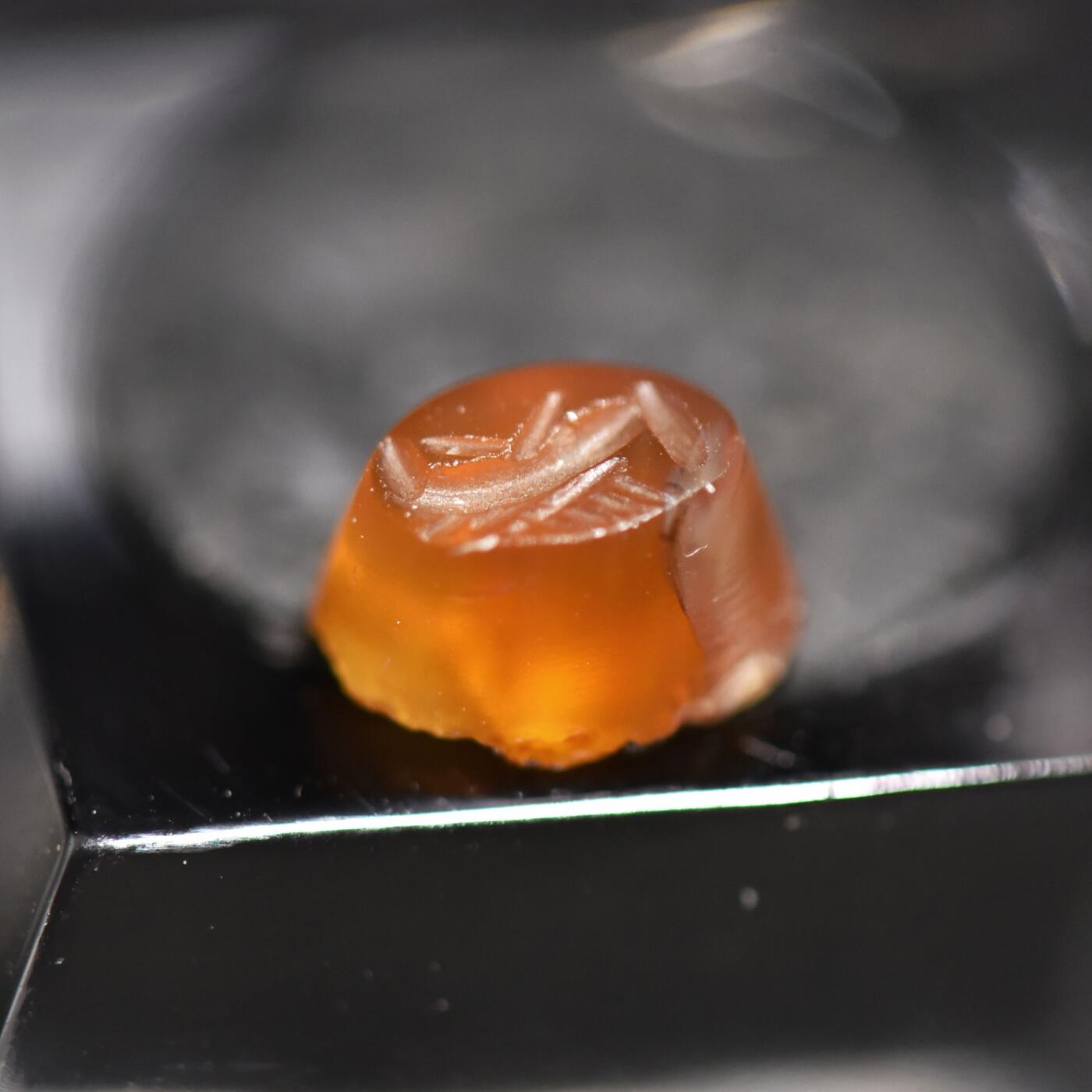 【良泉】【春节前最后一场】2月5日晚19.30点开拍！208组，本场结束后预存钱币的朋友请告知，将连同本场拍品一起邮寄，预祝诸位春节愉快！ 公元 1–3 世纪【古罗马】双手相握（Dextrarum Iunctio）橙色玛瑙微雕戒面印章