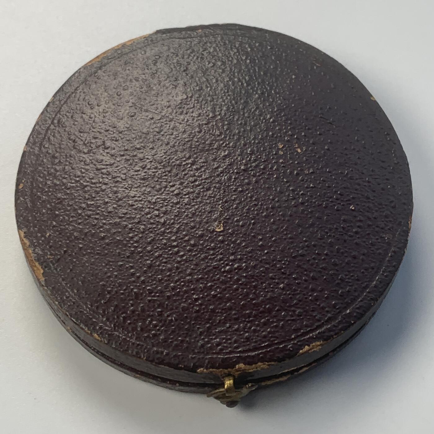 掌中浮雕-藏着的欧洲第049场 法国公共教育部奖章铜章，50mm，盒子变形（如图）