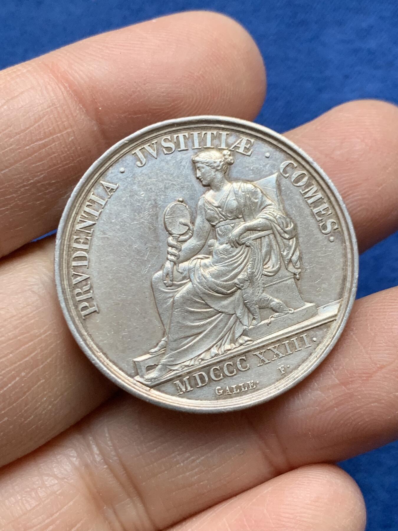 《竞宝斋》第458场 周日，周一，周二   3场连拍 （全场包邮）欢迎送拍 法国里昂司法银质代币，11.47g，32.2mm，早期无边铭