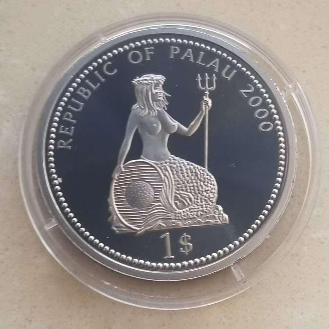 【币将精彩】世界钱币拍卖（2026-1-28） 帕劳2000年美人鱼海底沉船和鱼类彩色纪念币  面值1元，铜镍合金 直径38.61毫米，精制。