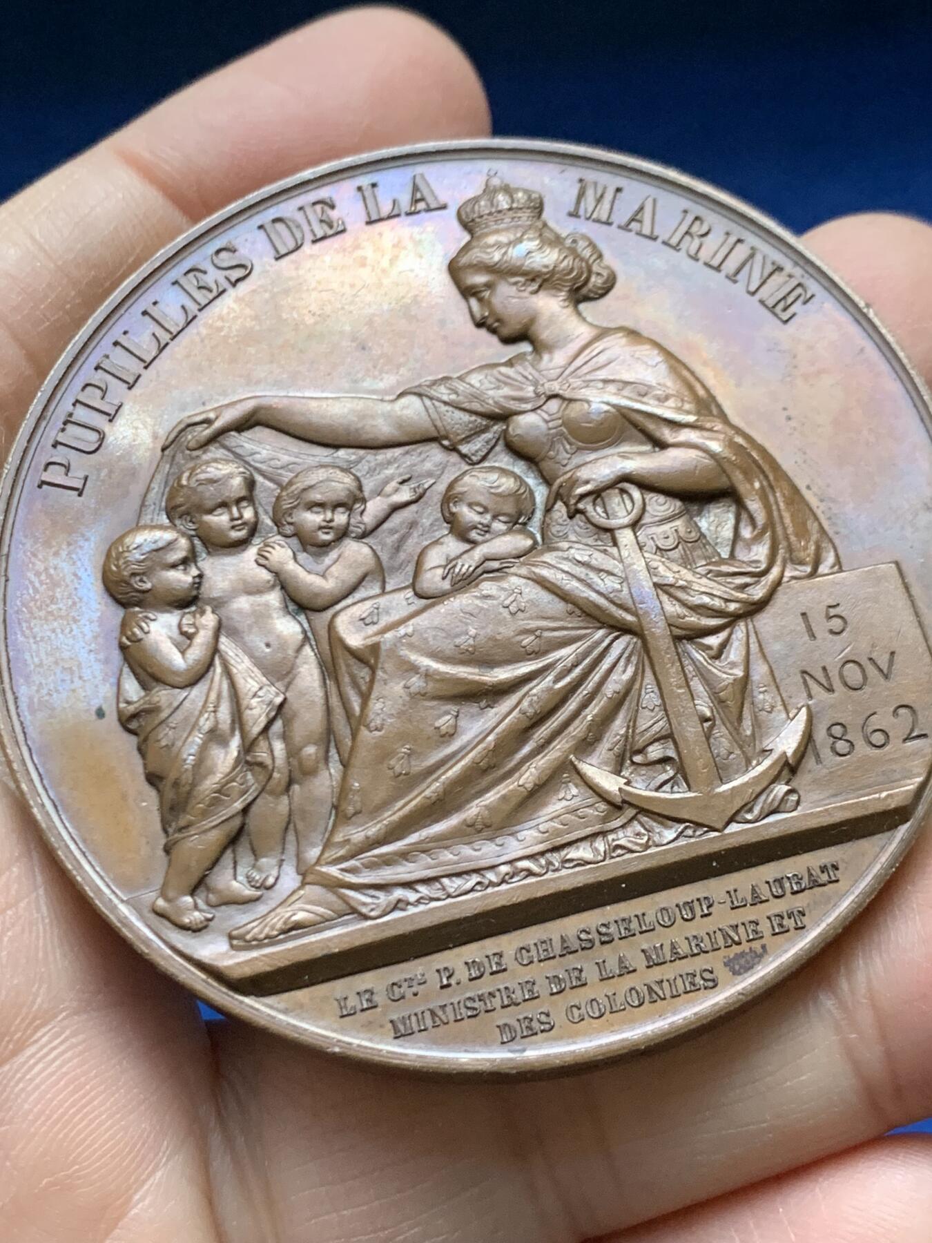 《竞宝斋》第458场 周日，周一，周二   3场连拍 （全场包邮）欢迎送拍 法国拿破仑三世头像海军学员铜章，111.90g，59.4mm，蜜蜂边铭