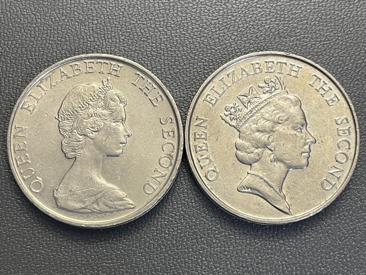 回流0119 近全新香港1982、1988厚伍圆两枚