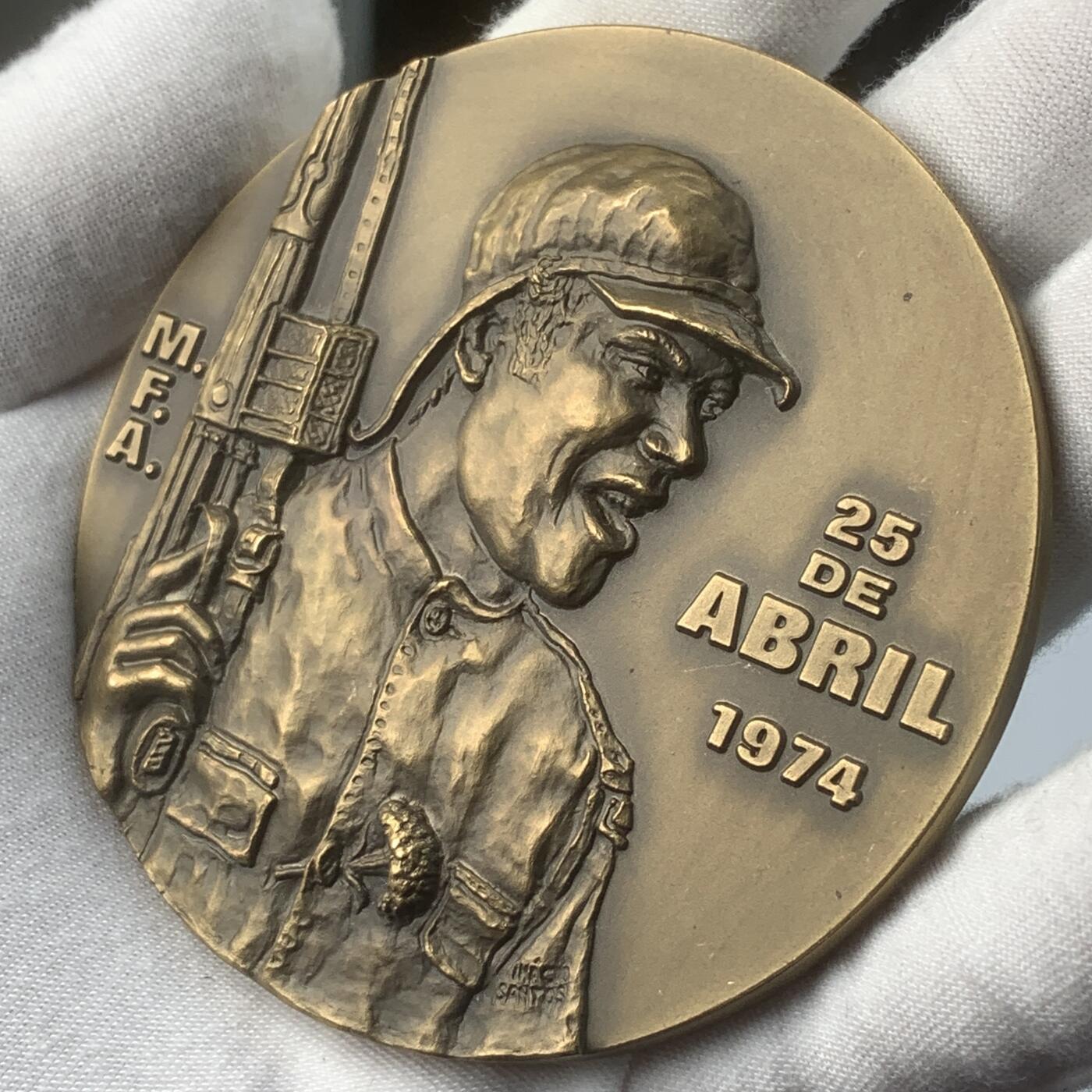 掌中浮雕-藏着的欧洲第049场 1974年葡萄牙民主共和国纪念铜章，80mm，197g