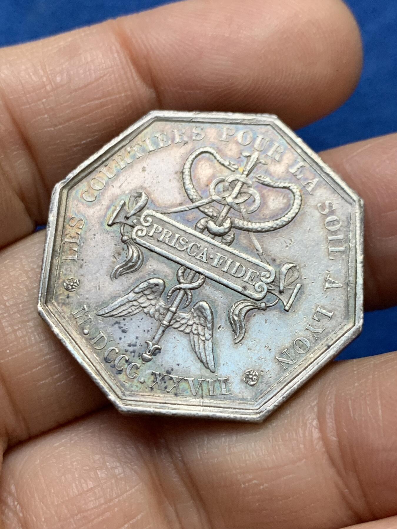 《竞宝斋》第458场 周日，周一，周二   3场连拍 （全场包邮）欢迎送拍 法国里昂丝绸经纪人八角银质代币，15.31g，31.6mm，船首边铭