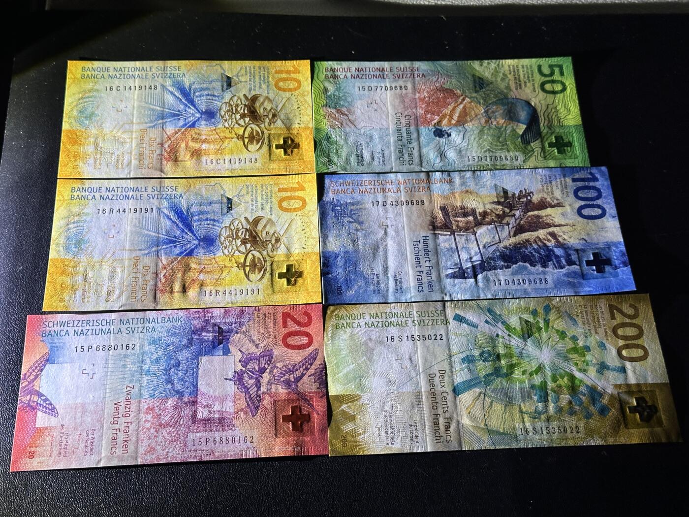 《外钞收藏家》第六百零二期（精品场）（本平台长期征集拍品、欢迎藏友们联系合作）