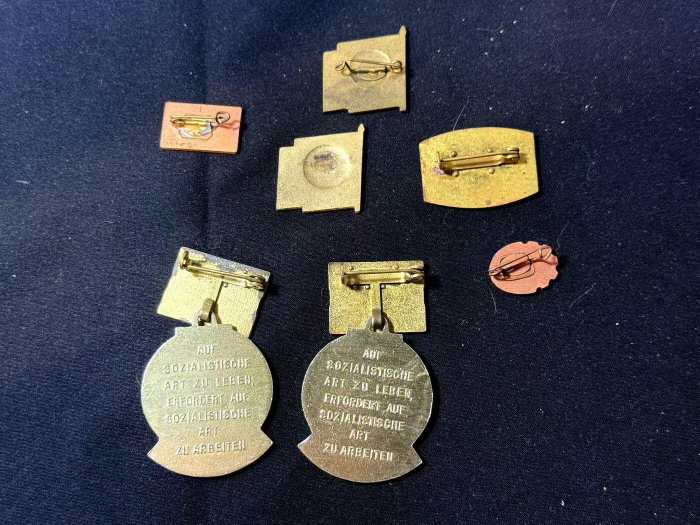 罗岚⭐爱藏⭐甄选专拍第四场-分享拍场赚佣（实体经营） 民主德国勋赏一组（建设计划模范 青年证章）