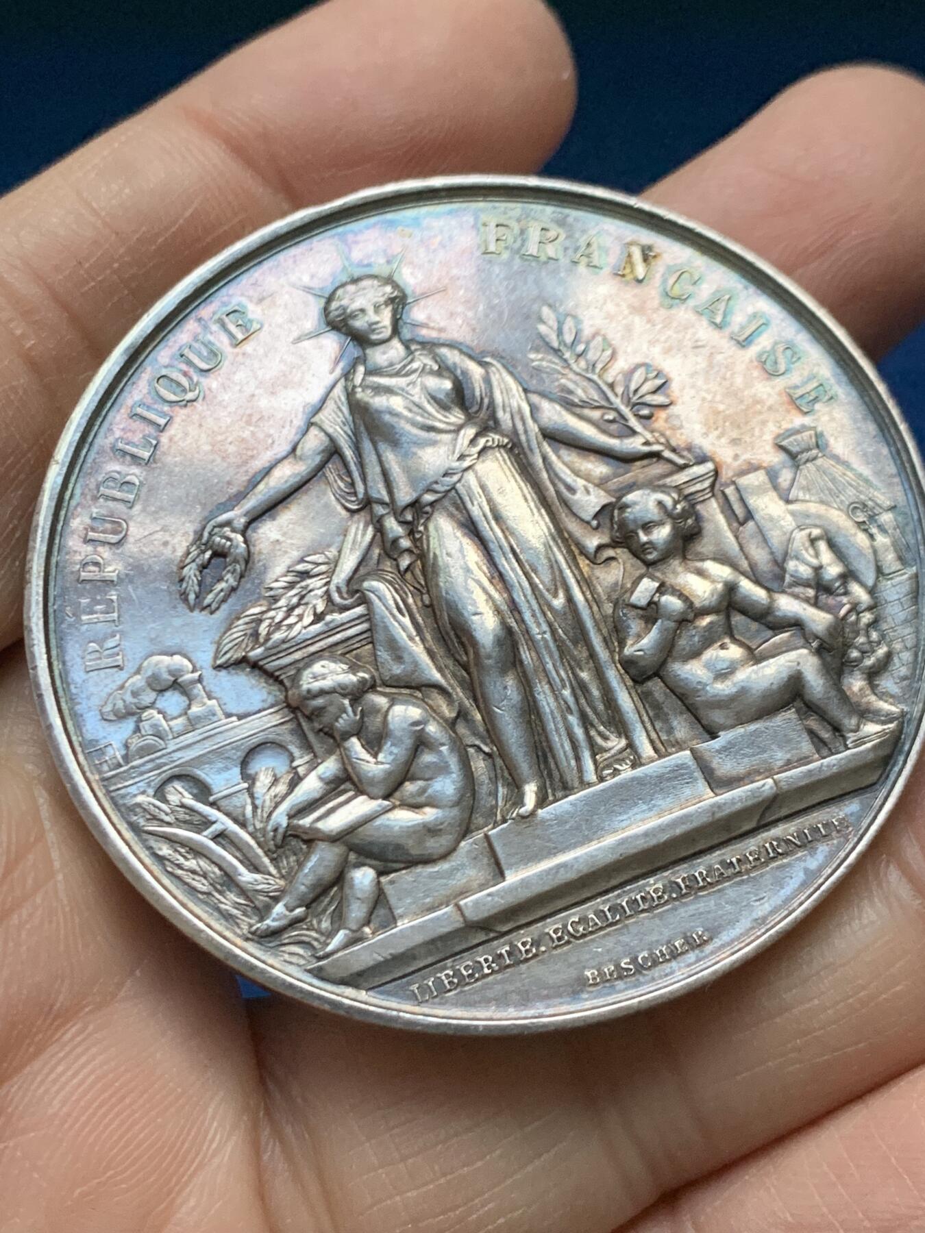 《竞宝斋》第458场 周日，周一，周二   3场连拍 （全场包邮）欢迎送拍 法国梅肯地区农业协会银章，60.58g，50.4mm，丰饶角边铭