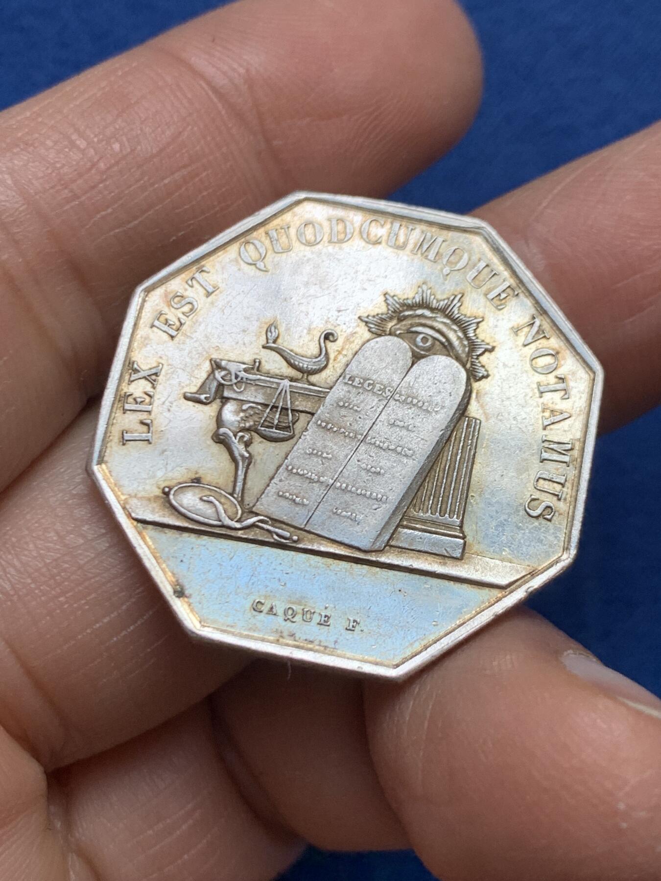 《竞宝斋》第458场 周日，周一，周二   3场连拍 （全场包邮）欢迎送拍 法国八角银质代币，欧赛尔公证人协会，12.95g，30.4mm，油灯边铭