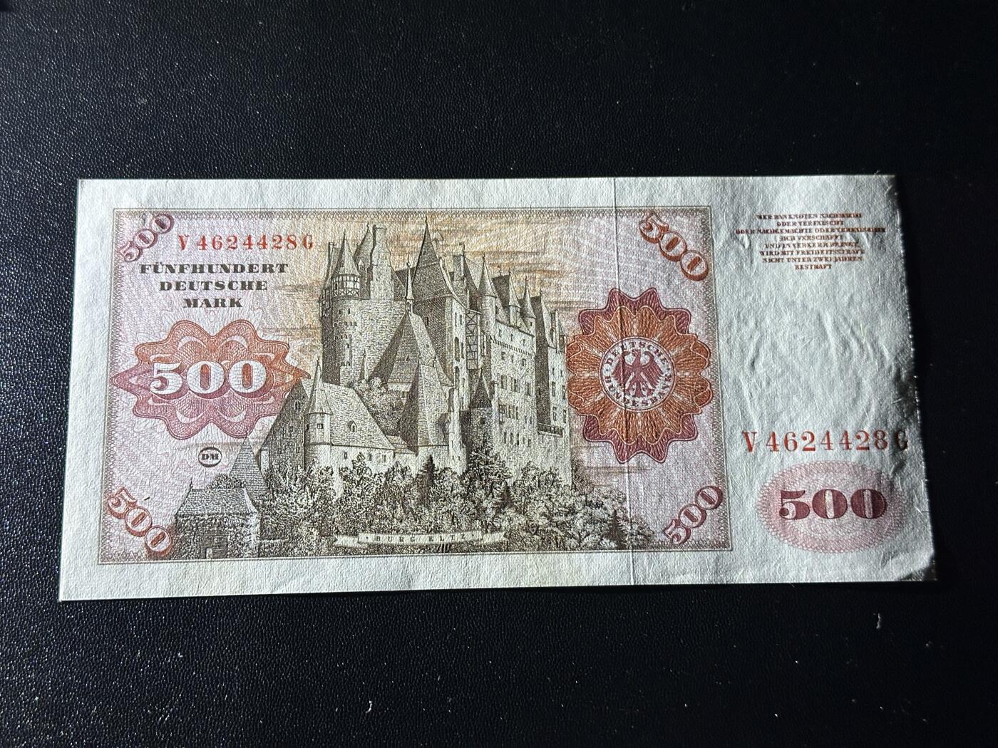 《外钞收藏家》第六百零二期（精品场）（本平台长期征集拍品、欢迎藏友们联系合作） 1977年德国500马克 大副 接近全新 角和边上有瑕疵 2个荧光点