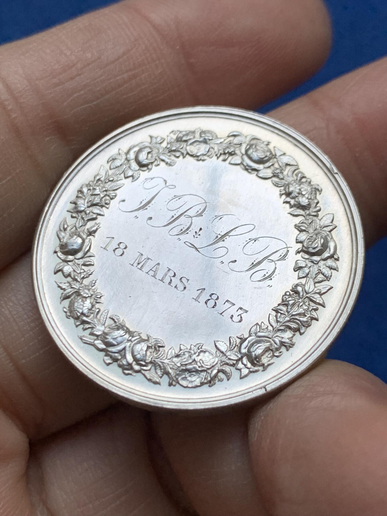 《竞宝斋》第458场 周日，周一，周二   3场连拍 （全场包邮）欢迎送拍 法国结婚纪念银章，14.35g，31.7mm，蜜蜂边铭