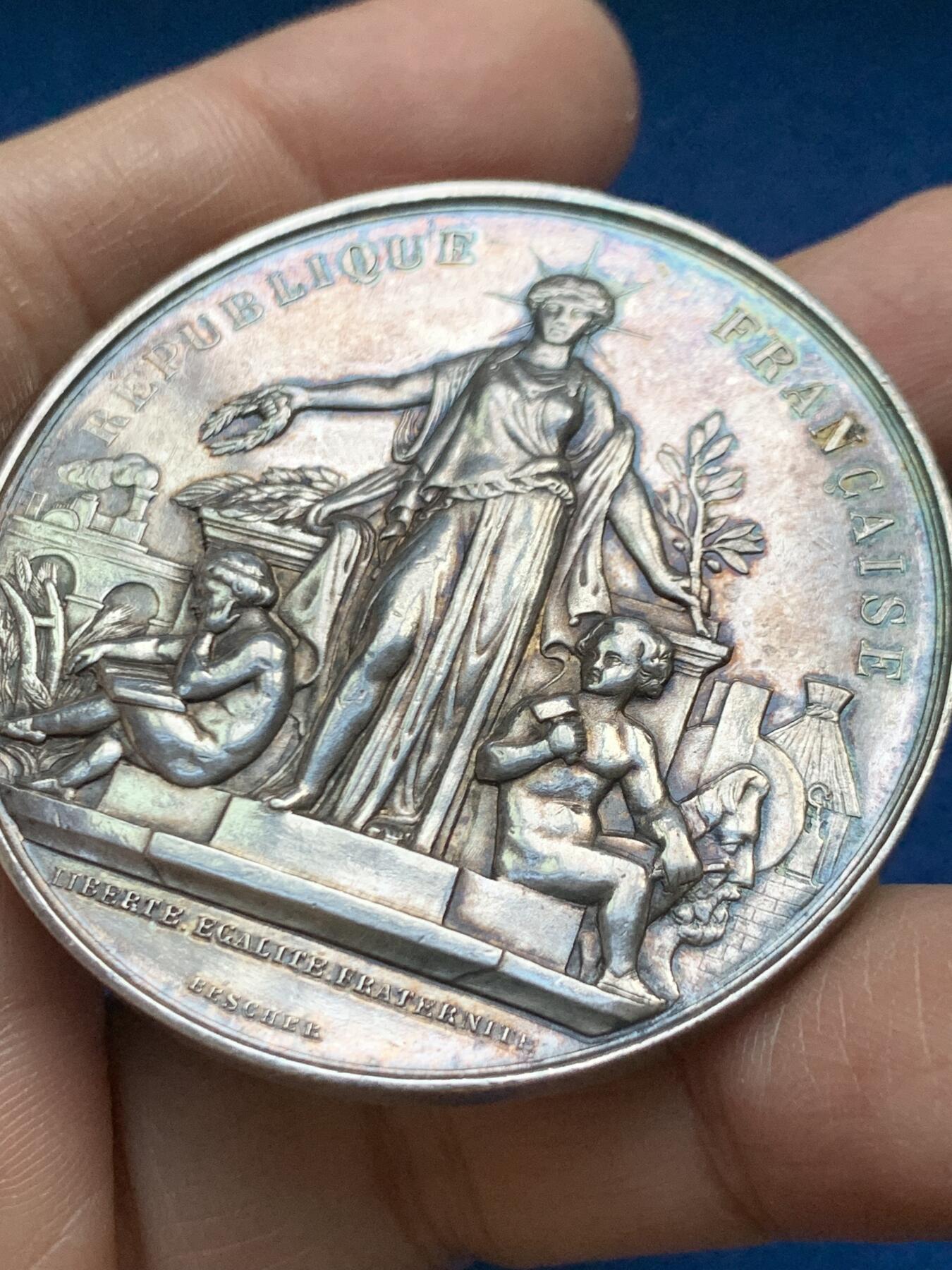 《竞宝斋》第458场 周日，周一，周二   3场连拍 （全场包邮）欢迎送拍 法国梅肯地区农业协会银章，60.58g，50.4mm，丰饶角边铭