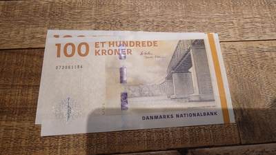 【新年七拍】世界钱币～微拍第228期暨2026年第7期  中小单价原刀卖剩号码精选部分 - 新版丹麦100克朗 全新绝品尾号611