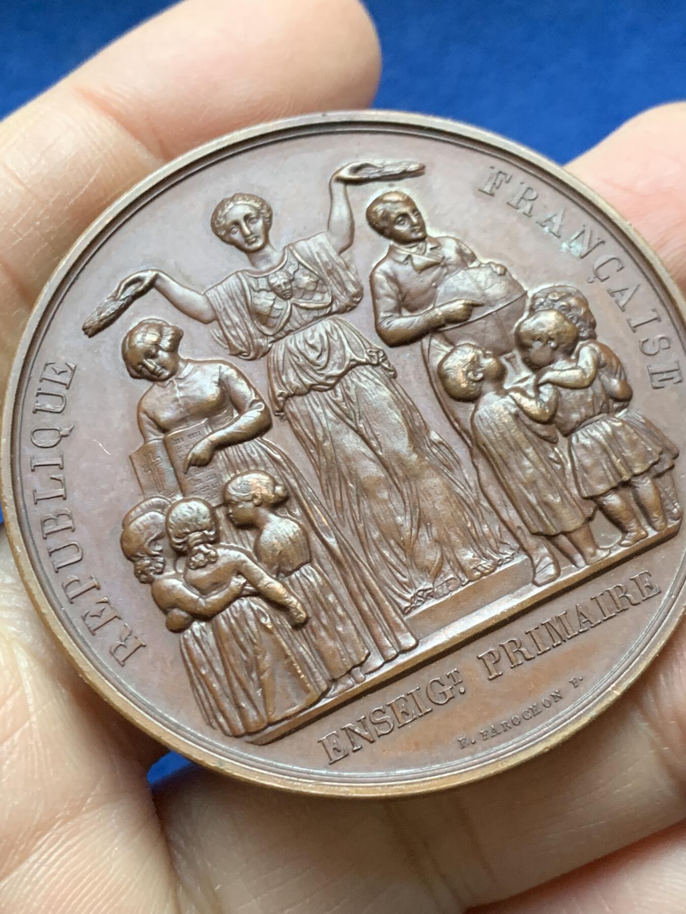 《竞宝斋》第458场 周日，周一，周二   3场连拍 （全场包邮）欢迎送拍 法国初等教育铜章，63.65g，51mm，丰饶角边铭