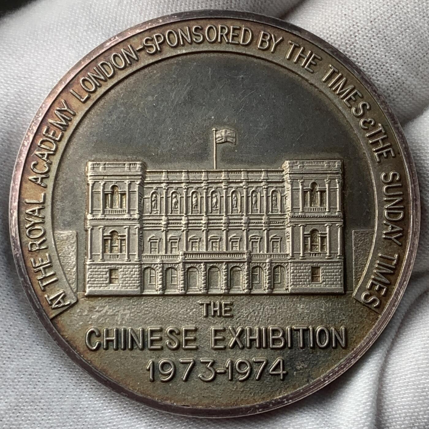 掌中浮雕-藏着的欧洲第049场 1973年伦敦中国博览会“马超龙雀”纪念银章，51mm，53.58g，限量版598#原盒、证书！