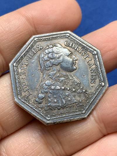 《竞宝斋》第458场 周日，周一，周二   3场连拍 （全场包邮）欢迎送拍 - 法国八角银质代币，路易十六头像圣灵勋章，17.50g，33.8mm，早期无边铭