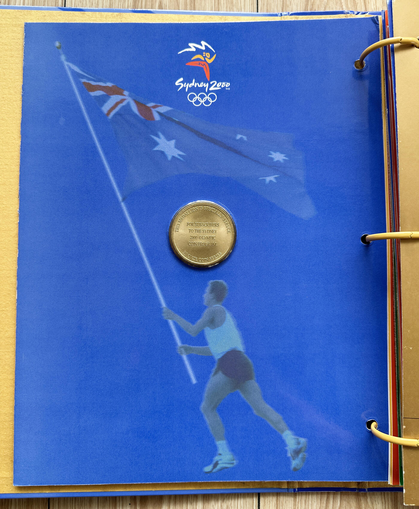 【俄甄集藏】“万象更新、马呈祥瑞”迎新春俄甄精品场-2026年(047)01-21 星期三 晚 19:30 全场包邮 澳大利亚2000年悉尼奥运会5元纪念币28枚卡装+纪念章册装29枚大全套，少见