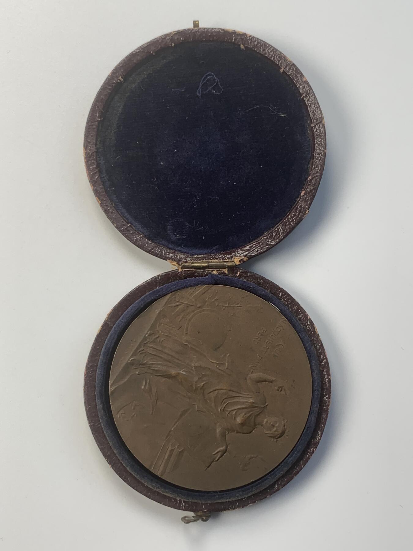 掌中浮雕-藏着的欧洲第049场 法国公共教育部奖章铜章，50mm，盒子变形（如图）