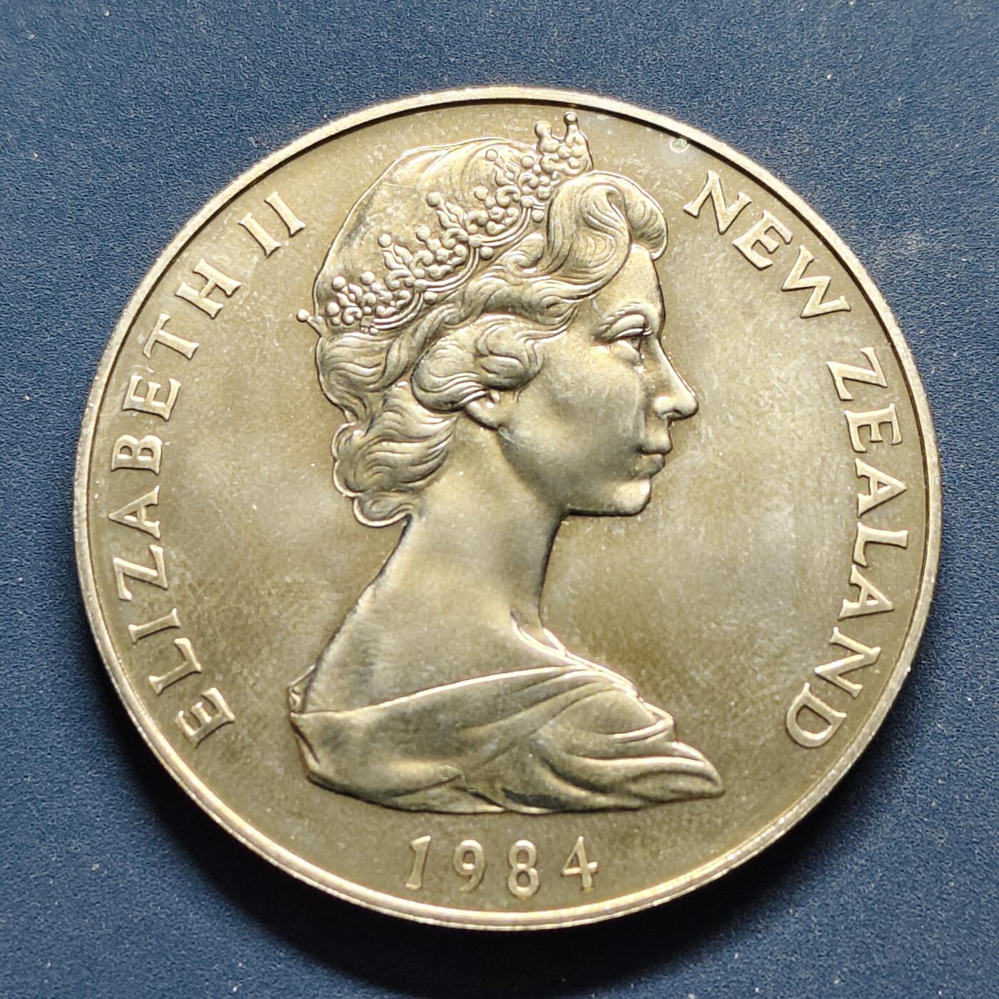 【全场包邮】纯粹捡漏拍494场 新西兰1984年1元本地鸟类系列查塔姆岛黑罗宾克朗型纪念币