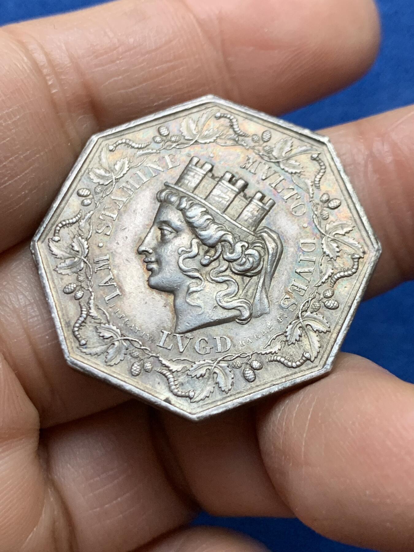 《竞宝斋》第458场 周日，周一，周二   3场连拍 （全场包邮）欢迎送拍 法国里昂丝绸经纪人八角银质代币，15.31g，31.6mm，船首边铭