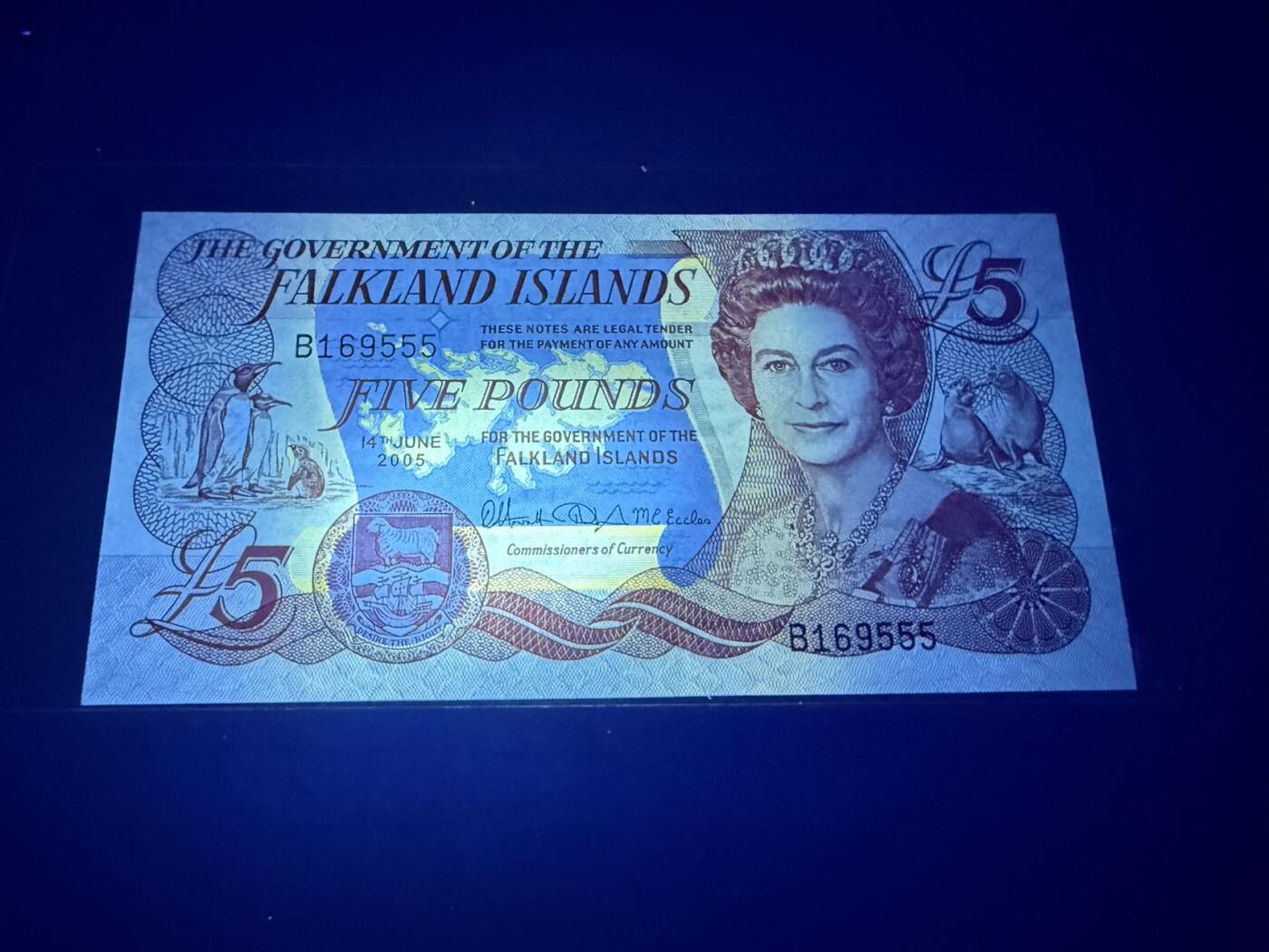 【炜奕收藏】，第五十七期，英联邦女王专场 2005年福克兰群岛5镑，UNC品相，号码无347豹子号