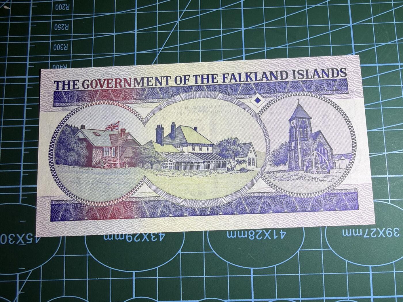 【炜奕收藏】，第五十七期，英联邦女王专场 1990年福克兰群岛50镑，UNC品相，A冠