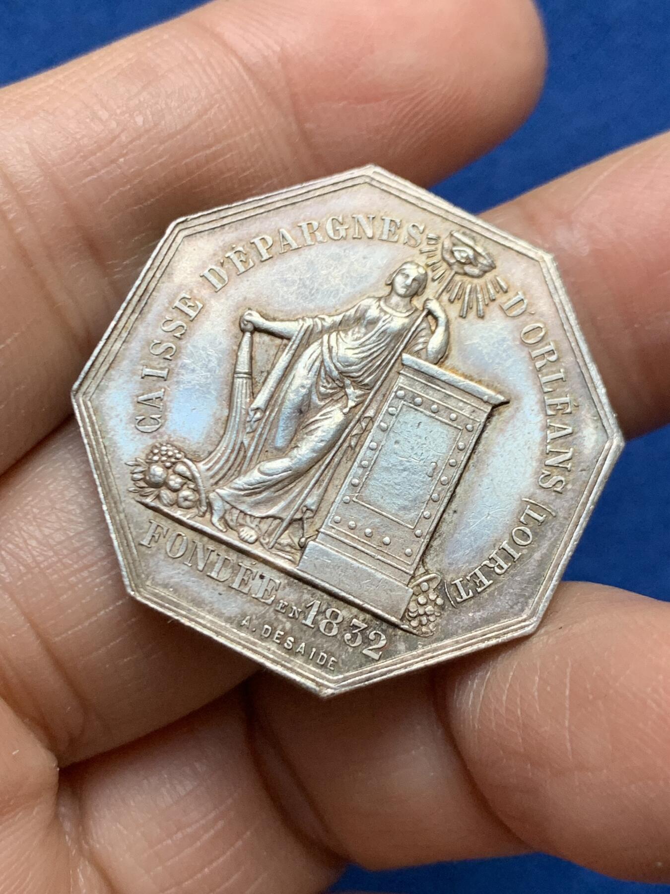 《竞宝斋》第458场 周日，周一，周二   3场连拍 （全场包邮）欢迎送拍 法国1832年奥尔良卢瓦雷省储蓄银行八角银质代币，丰饶角AR边铭，12.52克，30.6mm