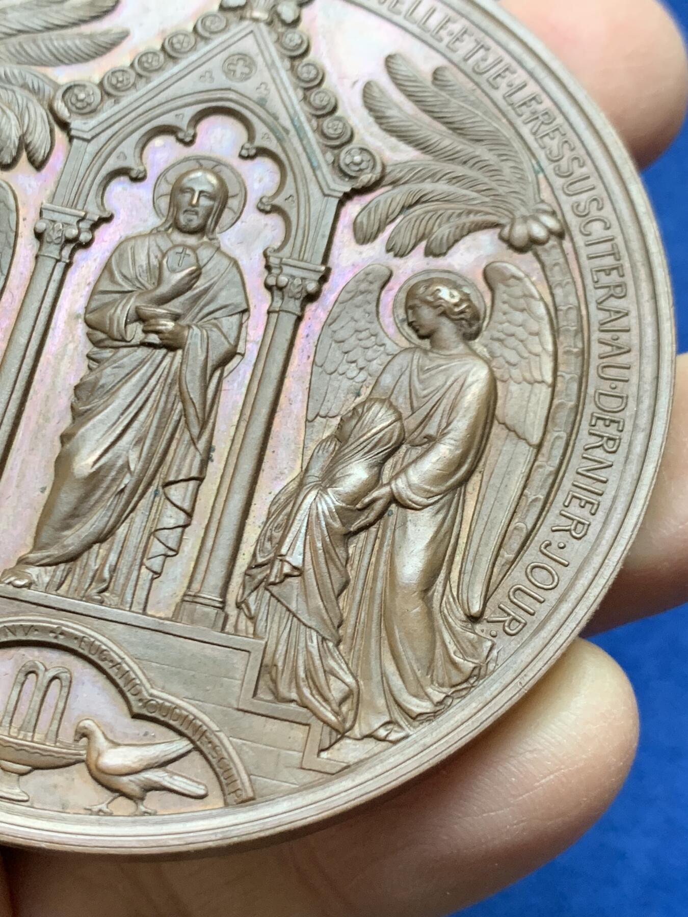 《竞宝斋》第458场 周日，周一，周二   3场连拍 （全场包邮）欢迎送拍 法国洗礼铜章，状态犀利，未颁发刻字，143.85g，68.6mm，蜜蜂边铭