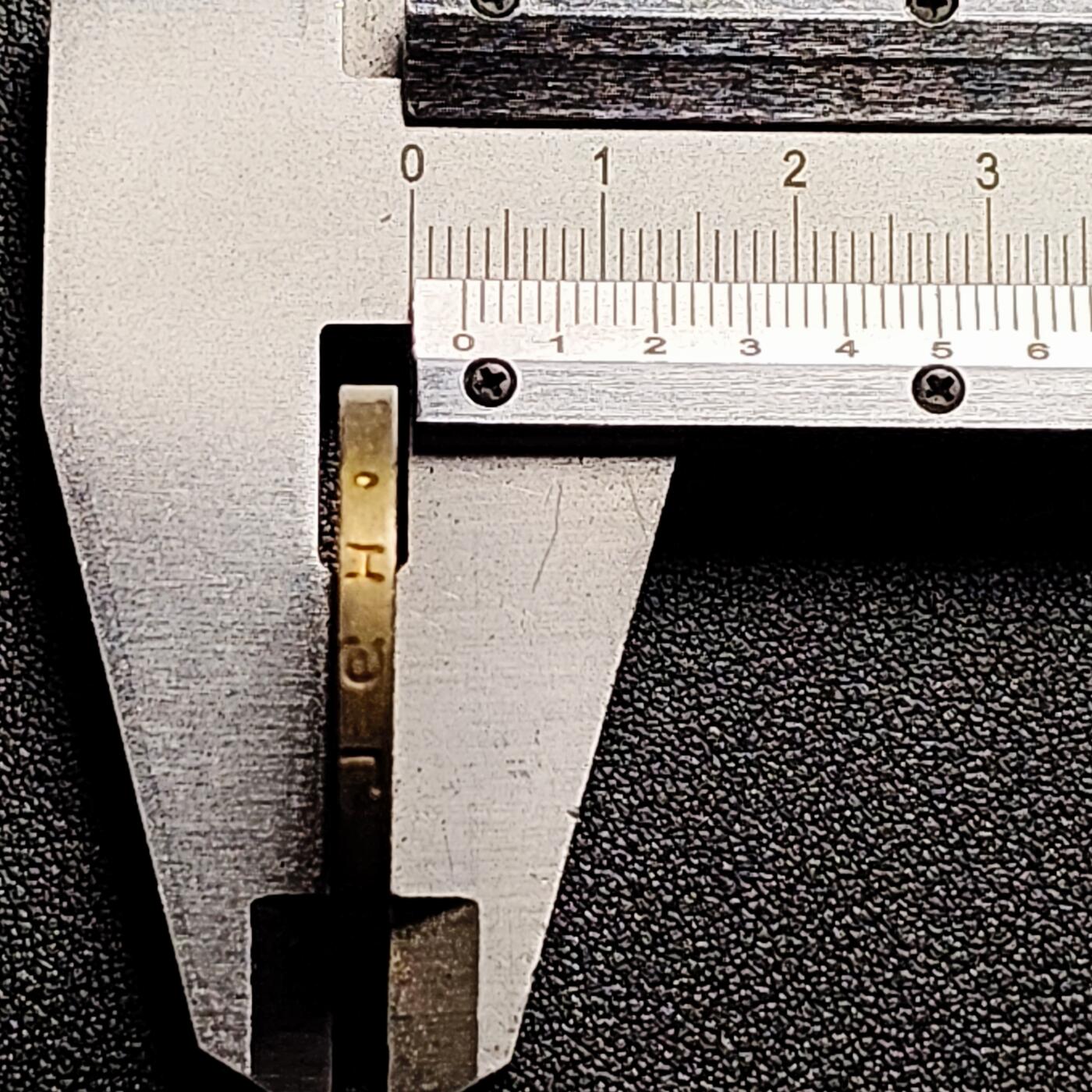 泉币菌-第168场- 精品福利场 稀少 带铜底光 1986年蒙古1图格里克纪念和平鸽子年青铜币 32×2.8MM 