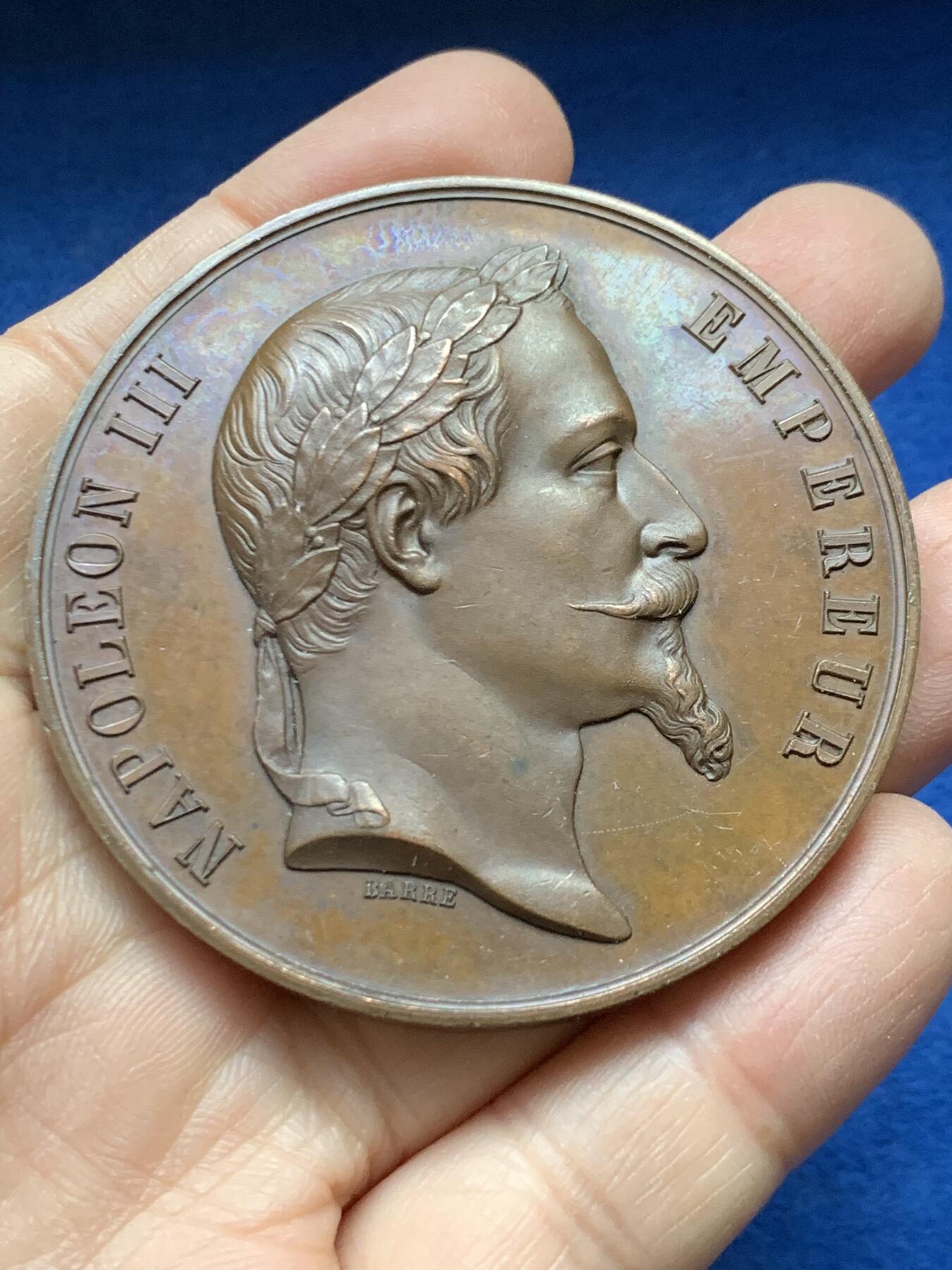 《竞宝斋》第458场 周日，周一，周二   3场连拍 （全场包邮）欢迎送拍 法国拿破仑三世头像海军学员铜章，111.90g，59.4mm，蜜蜂边铭