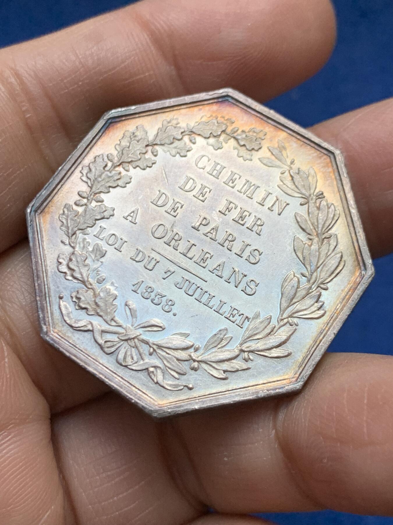 《竞宝斋》第458场 周日，周一，周二   3场连拍 （全场包邮）欢迎送拍 法国八角银章，巴黎-奥尔良铁路通行纪念，23.15g，36.4mm，蜜蜂边铭